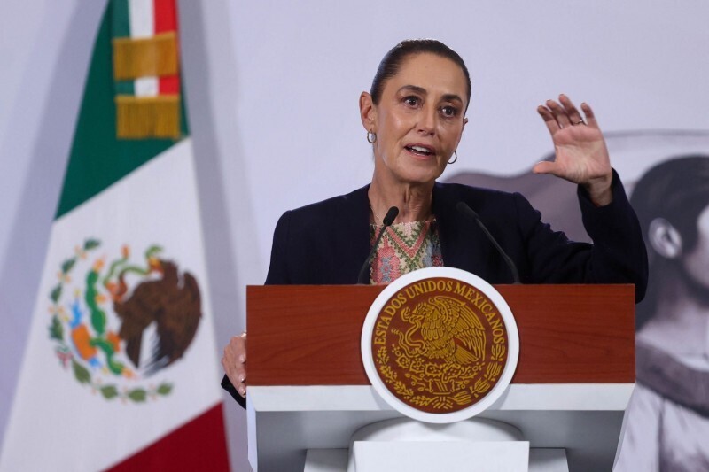 Mexico's President defends textbooks and explains official's dismissal