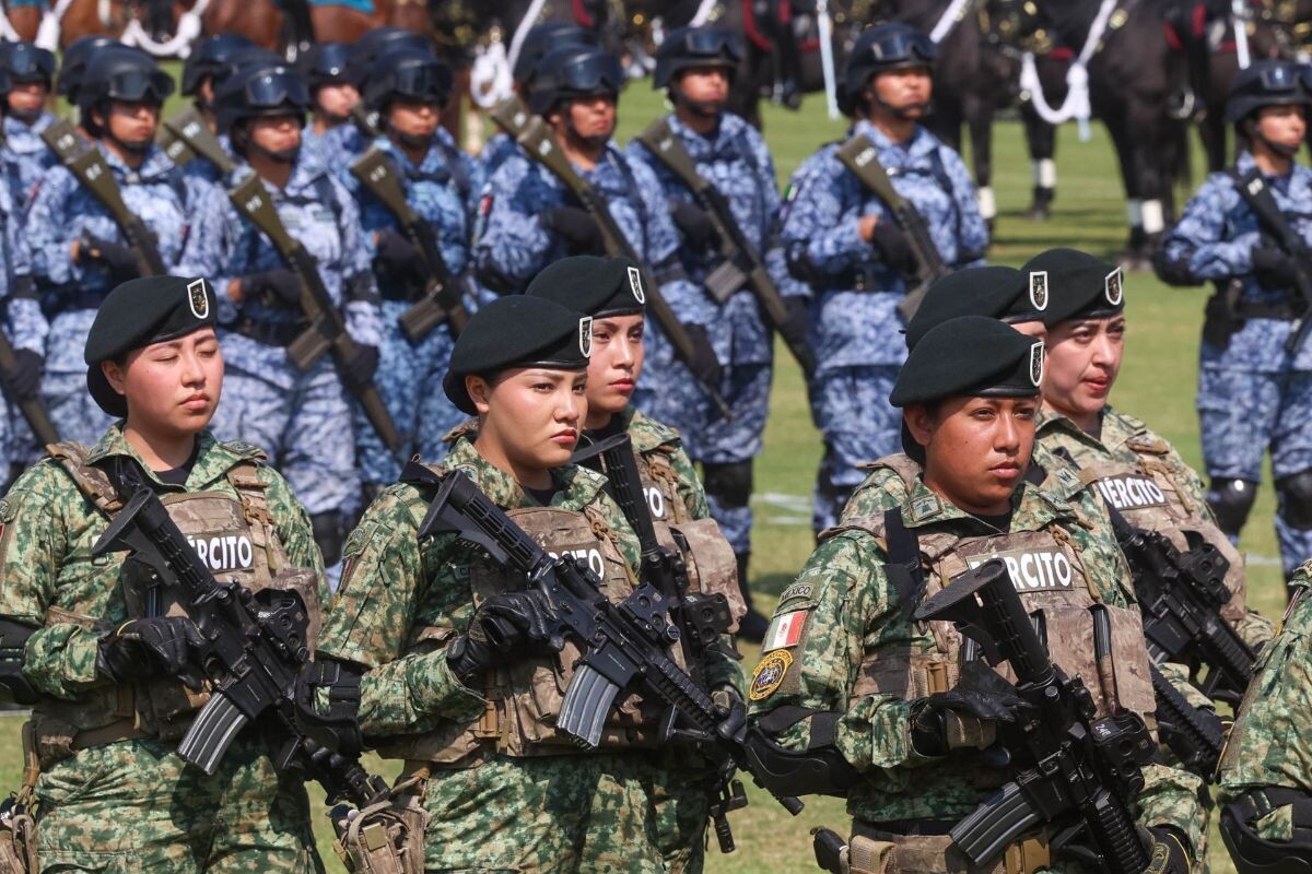 Sheinbaum honors female military personnel on International Women's Day