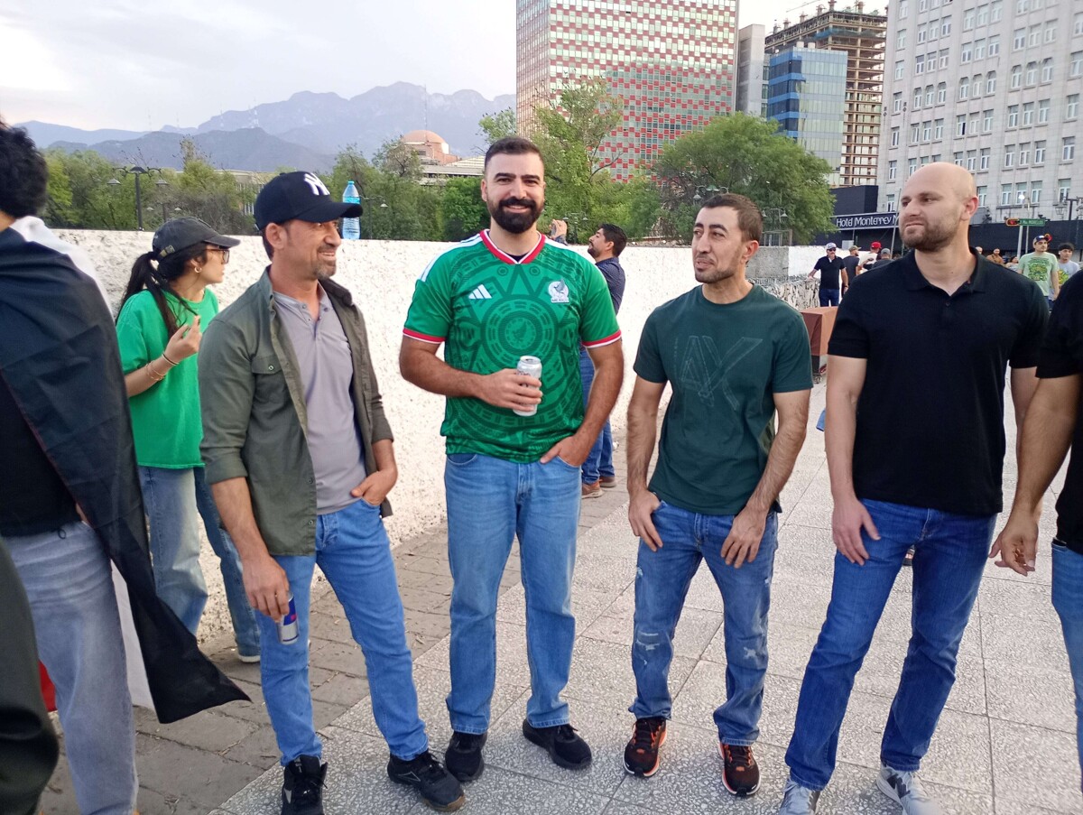 伊拉克球迷在蒙特雷准备对阵玻利维亚的比赛