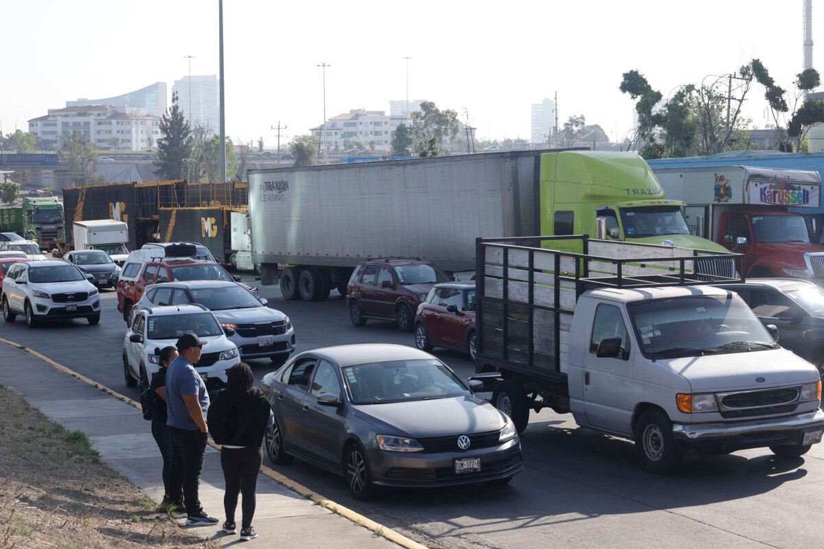 Road Blockade in San Pablo Ahuatempan by Protesters
