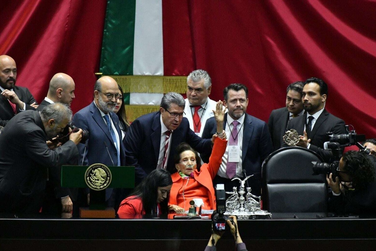 Иfigenia Мартинес поддерживает Клаудию Шейнбаум, несмотря на проблемы со здоровьем