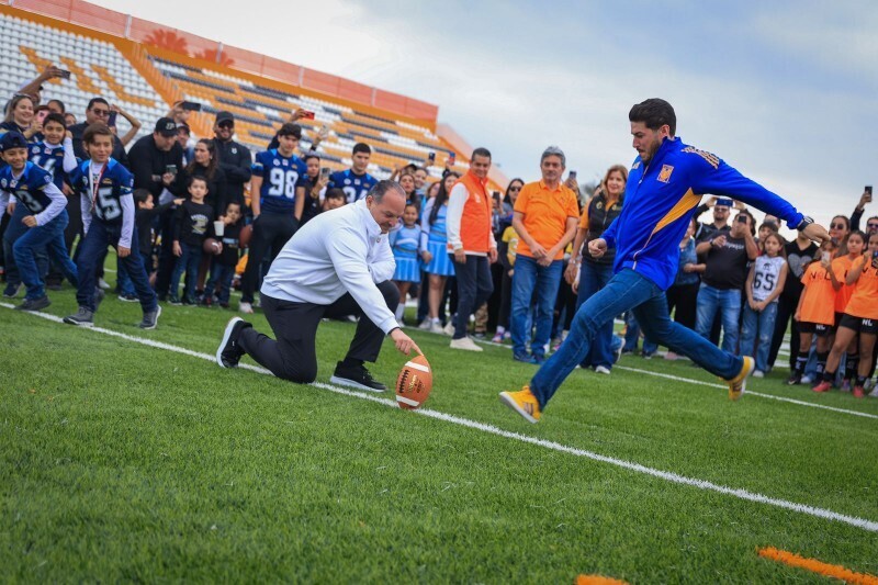 Губернатор передал отремонтированный стадион в Монтеррее