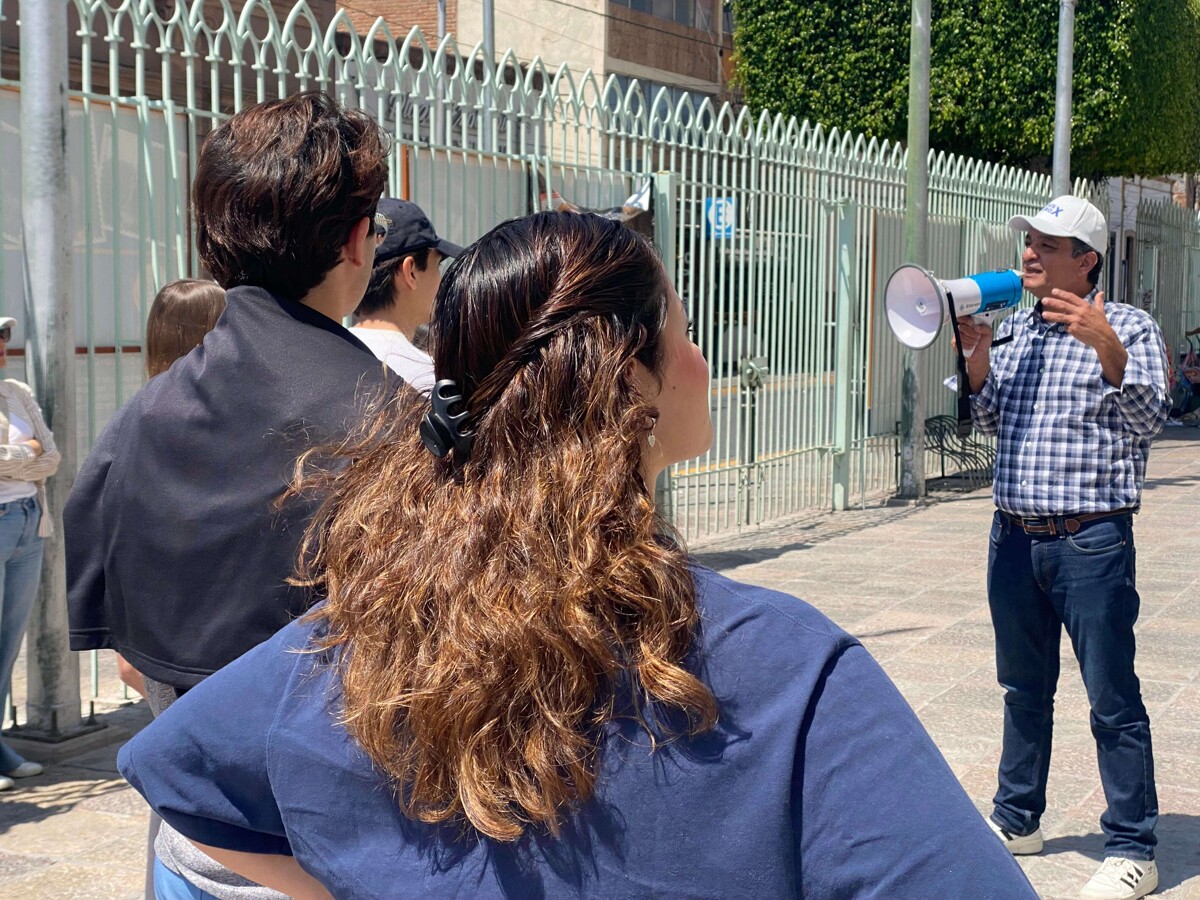 Students Turn León's Center Into a Classroom