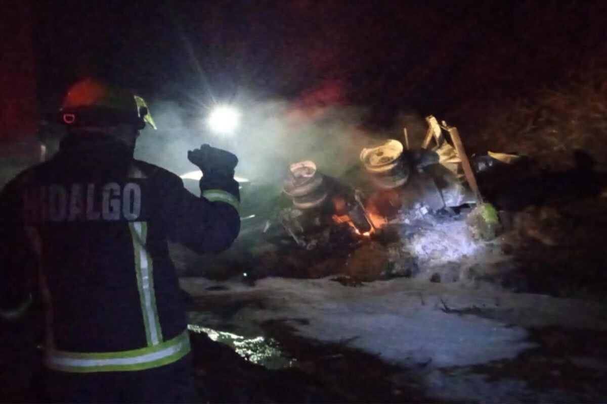 Truck Explosion and Fire on Mexico-Tuxpan Highway in Hidalgo