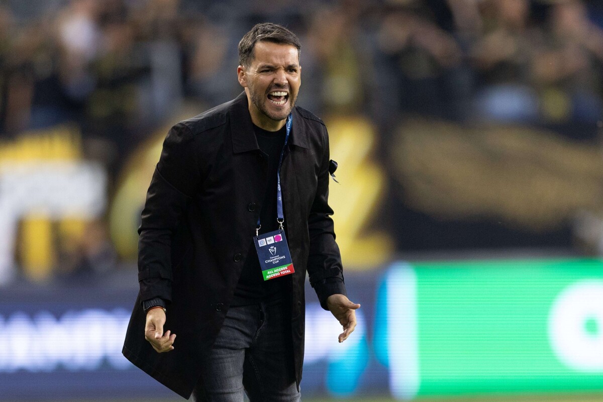 Cruz Azul Crisis: Pressure on Coach After Heavy Defeat