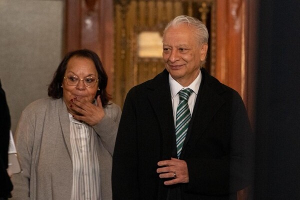 Pemex Reduces Debt but Continues to Lose Money with Government Support