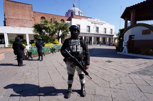 Seven Criminal Group Members Detained in Michoacán