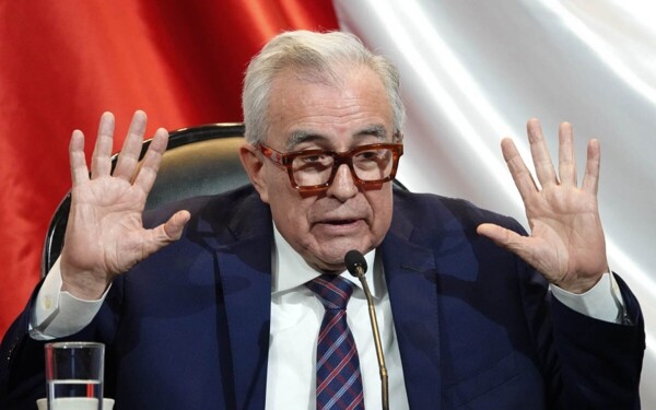 Граждане требуют отставки губернатора Роха Моя