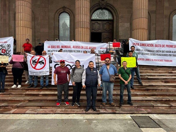 Водители платформ просят губернатора Монтеррея помочь с доступом в аэропорт