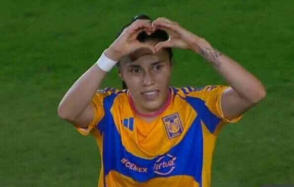Tigres Femenil Player Lisbeth Ovalle Scores a Stunning Goal