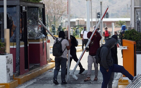 Students Protest Murder of Activist in Chilpancingo