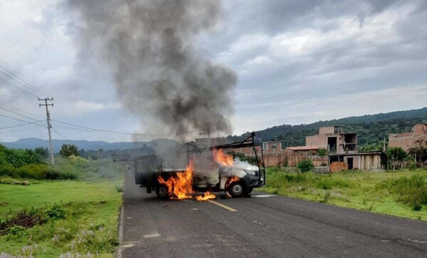  violently clashes in Erongarícuaro, Michoacán