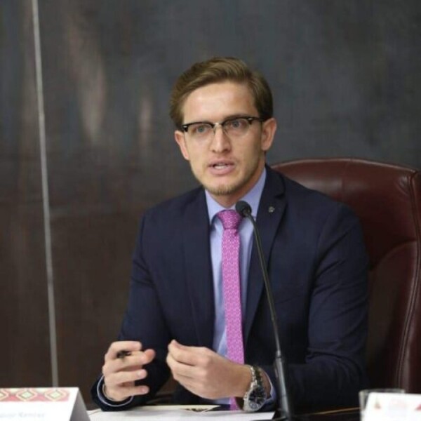 Political Communication with a Latin American Touch