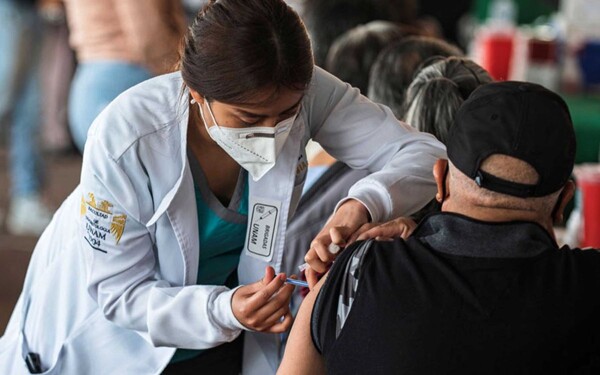 UNAM открыл Мега-центр вакцинации 2025 в Мехико