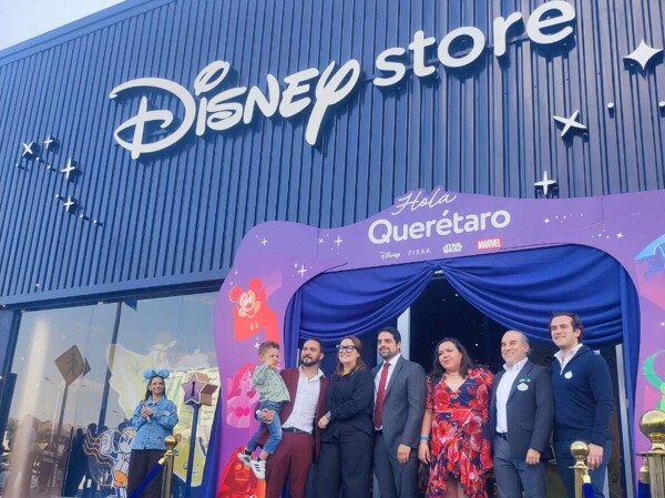 First Official Disney Store Opens in Bajío Region of Querétaro