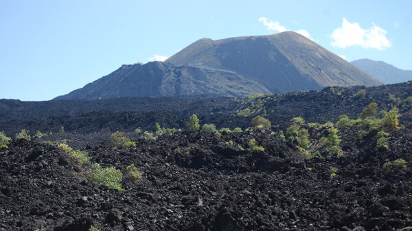 В какой горной системе находится вулкан Парicutín?