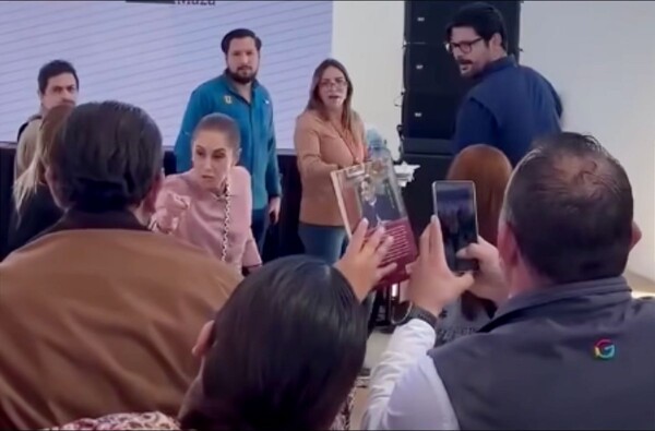 谢因鲍姆呼吁墨西哥议员更接近人民