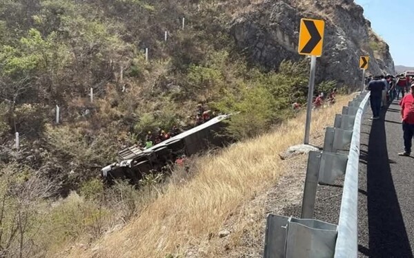 Tragic Bus Accident in Juchitán Claims 18 Lives