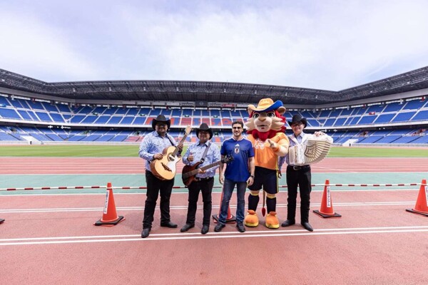 Губернатор Нуэво-Леона приглашает японскую императорскую семью на тысячный матч ЧМ