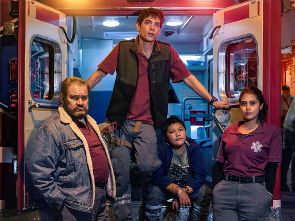 Новый сериал 'Семья полуночи' подчеркивает труд парамедиков в Мехико