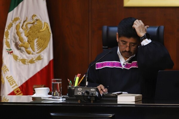 Клаудия защищает Верховный суд после скандала с миллионными внедорожниками