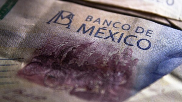 Common Mistakes When Converting Mexican Pesos to Dollars