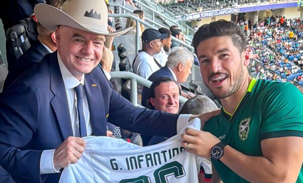 Nuevo León Governor Gives 'Made in Nuevo León' Hat to FIFA President