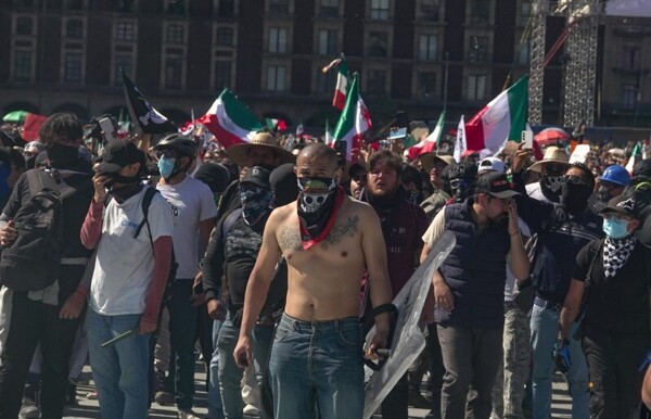 Thousands Protest in Mexico City Against Violence and Corruption