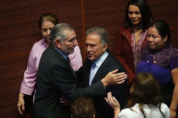 Expulsion of Yunes from PAN for voting with Morena