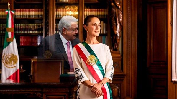 Шейнбаум подчеркивает лидерство на фоне отсутствия АМЛО