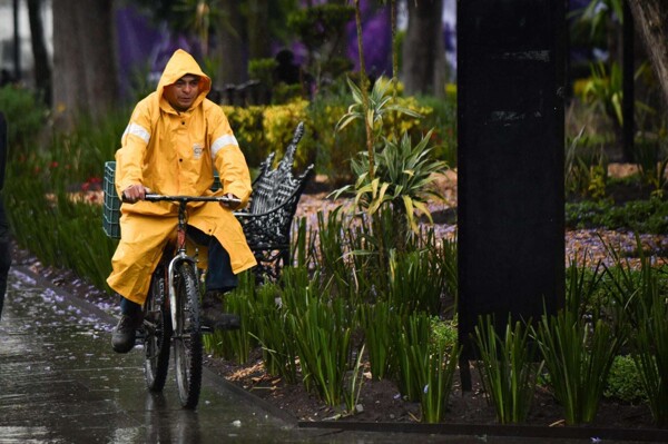 Extreme Heat and Cold Across Mexico