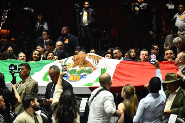 Mexican Democracy: Reflections and Realities
