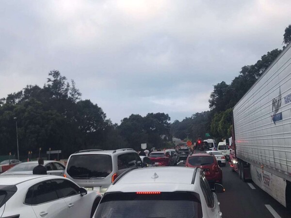 Caos vial en la Autopista México-Cuernavaca por regreso de vacacionistas