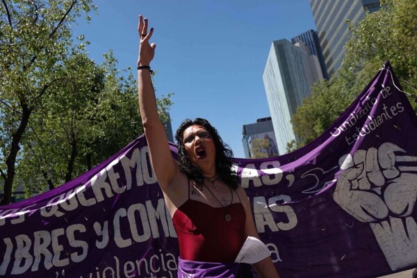 Massive Women's March in Mexico City for Justice