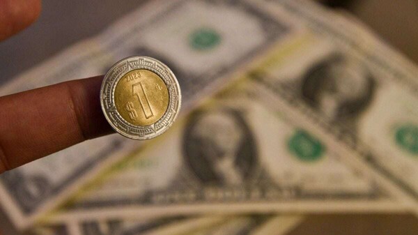 Dollar rises to 20.92 pesos in Mexican markets