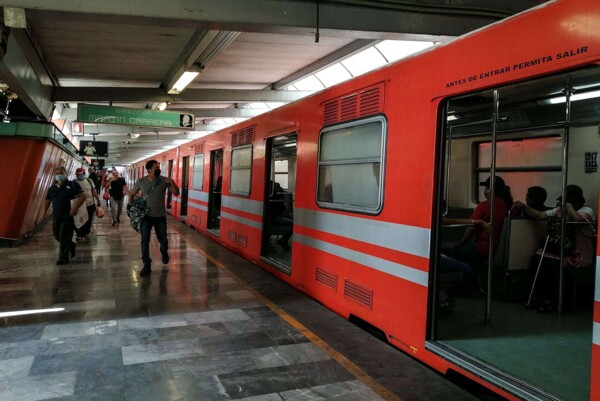 Метро CDMX сообщает о задержках из-за урагана Джон