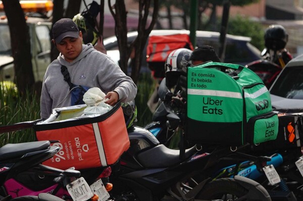 Massive Protest by Delivery Workers in Mexico City