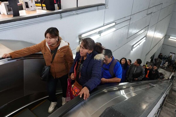 Metro Delays and Lost Items in Mexico City