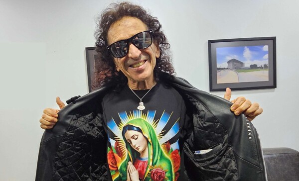 Alex Lora Celebrates 56 Years of Rock and Roll