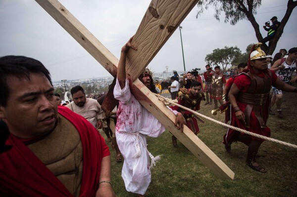 Holy Week in Iztapalapa: The Way of the Cross and Traditions