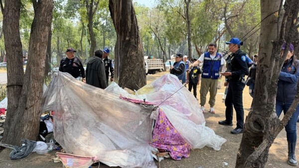 墨西哥城清理街头无家可归者营地