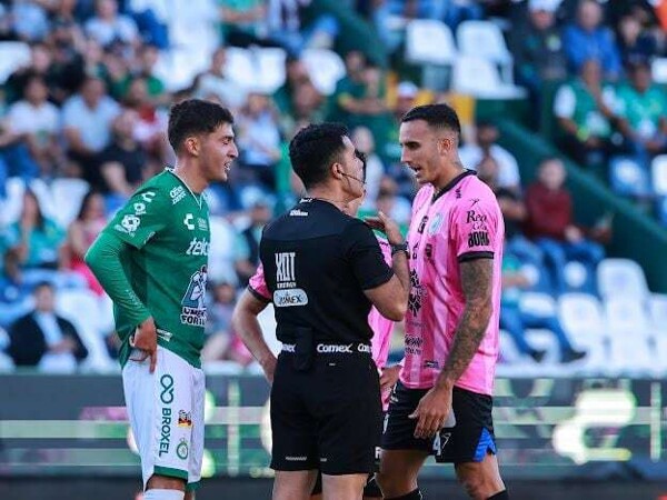 León Triumphs Against Querétaro with 3-0 Victory