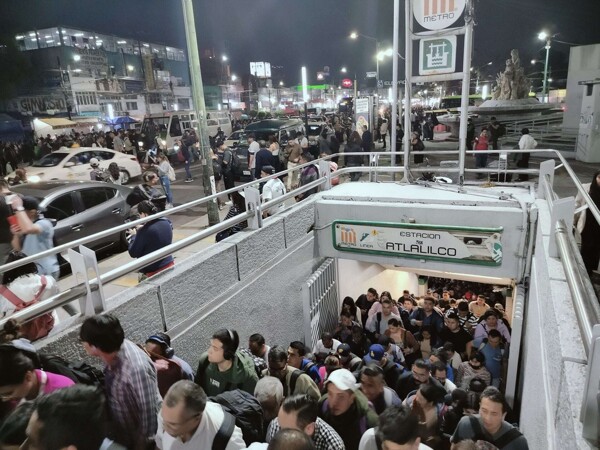 Metro Chaos in Mexico City Leaves Passengers Stranded