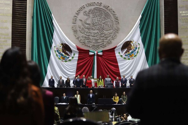 México: Senado aprueba reforma para limitar 'pensiones doradas'