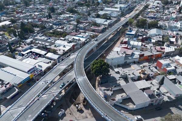 New Road Distributor and Maternity House in Puebla