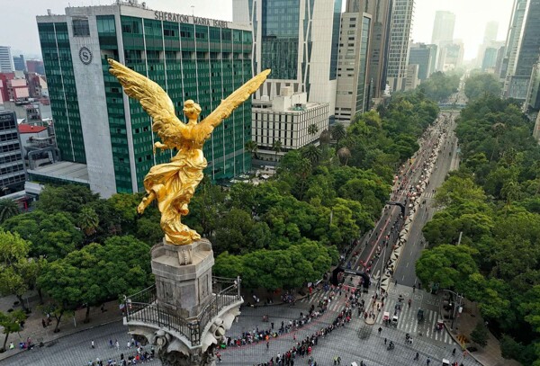 墨西哥城平台工作者游行