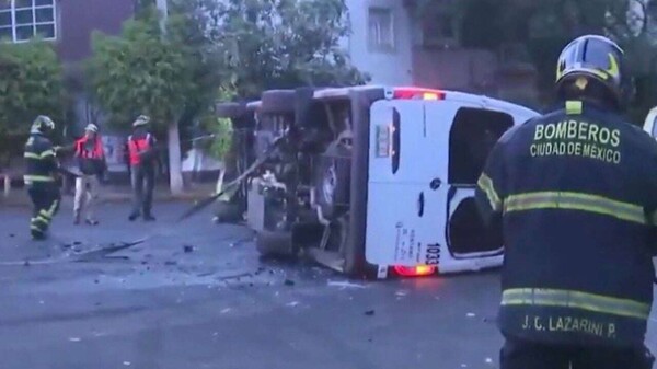 School bus overturns after strong collision in Mexico City, no children injured