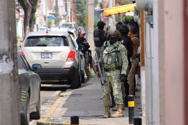 Полицейский рейд против наркоторговли в школах Пуэблы