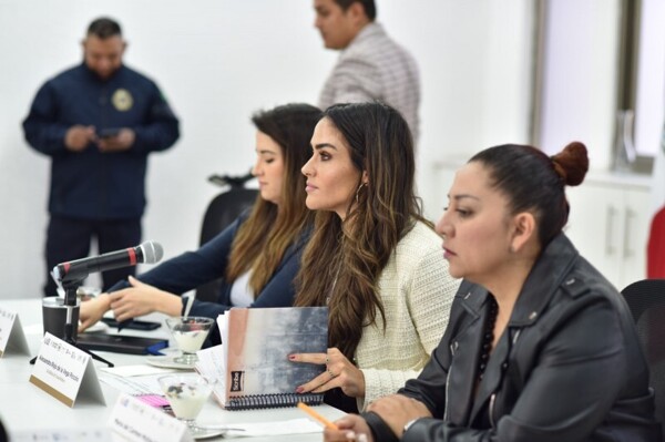 墨西哥城政治战：市长与议员互相指责