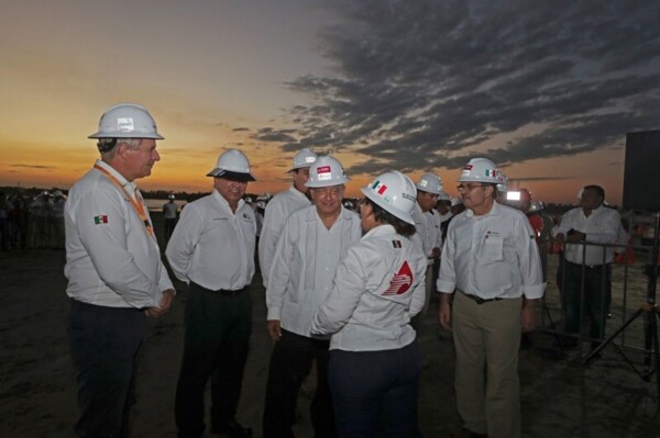 Pemex to Reschedule Payments to Suppliers After Costly Refinery Construction